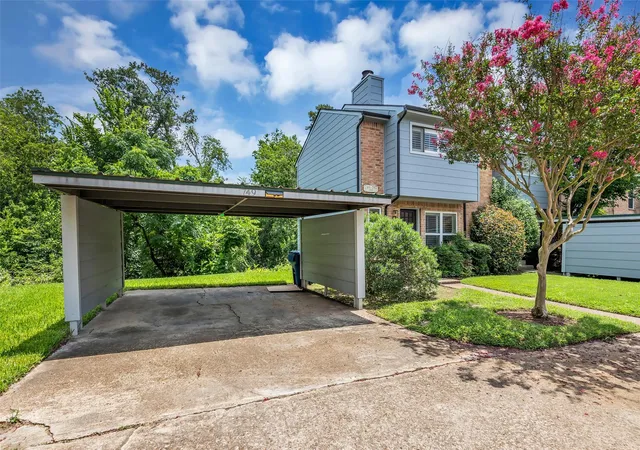 Photo 3 of Condo for sale at 749 Worthshire St, Houston, TX 77008 | MLS# 20745751 | Listing updated on 2026-09-18