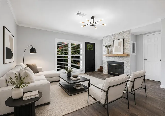 Photo 3 of Condo for sale at 749 Worthshire St, Houston, TX 77008 | MLS# 20745751 | Listing updated on 2026-09-18