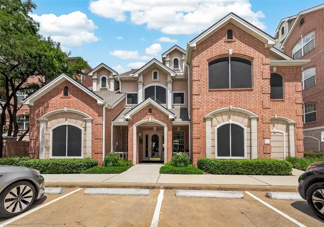 Homes for sale in Houston, TX | 2111 Welch St, Houston, TX 77019