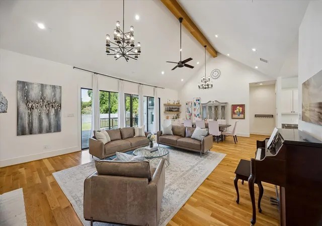 5th image of 9333 Spring Branch Dr, Houston, TX 77080 | MLS# 95181494