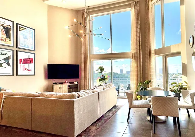 2nd image of 3311 Yupon St, Houston, TX 77006