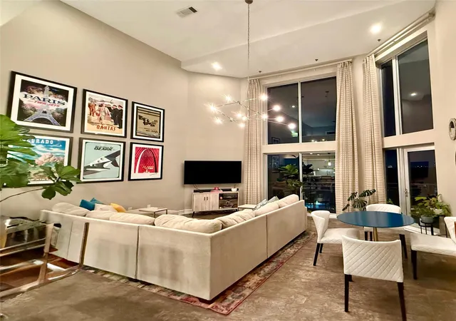3rd image of 3311 Yupon St, Houston, TX 77006