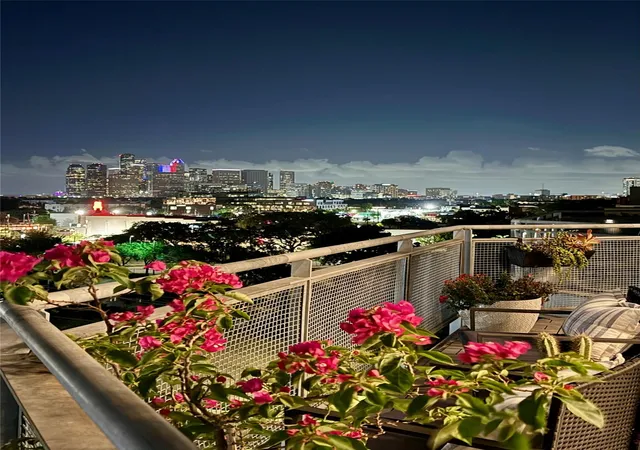5th image of 3311 Yupon St, Houston, TX 77006