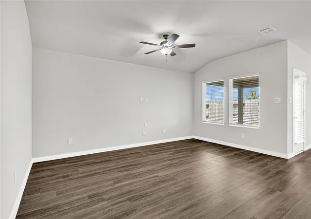 4th image of 2526 Covered Wagon Dr, Crosby, TX 77532 | MLS# 42236521