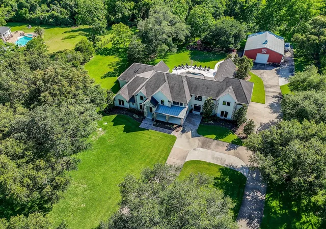 Photo 1 of Mansion for sale at 8518 Halls Retreat Ct, Missouri City, TX 77459 | MLS# 18295544 | Listing updated on 2026-09-27