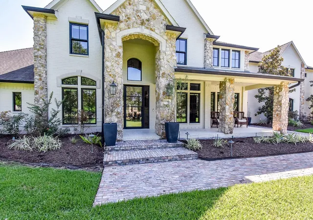 Photo 3 of Mansion for sale at 8518 Halls Retreat Ct, Missouri City, TX 77459 | MLS# 18295544 | Listing updated on 2026-09-27