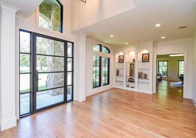Photo 4 of Single family home for sale at 8518 Halls Retreat Ct, Missouri City, TX 77459 | MLS# 18295544 | Listing updated on 2026-09-27
