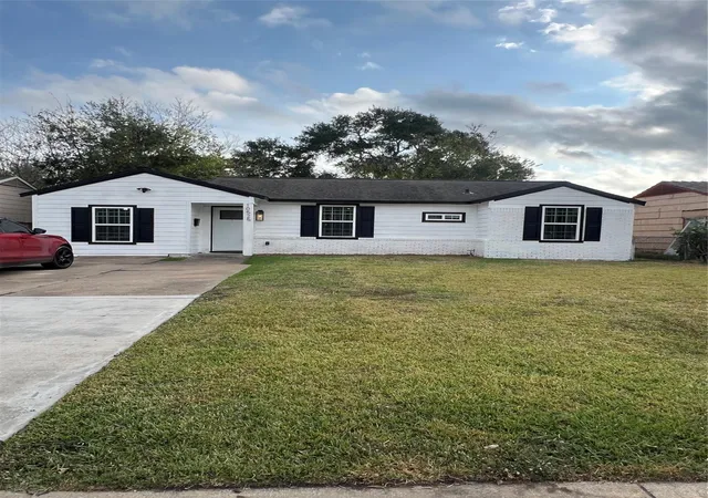 Photo 2 of Single family home for sale at 10525 Fairland Dr, Houston, TX 77051 | MLS# 84160531 | Listing updated on 2026-03-29