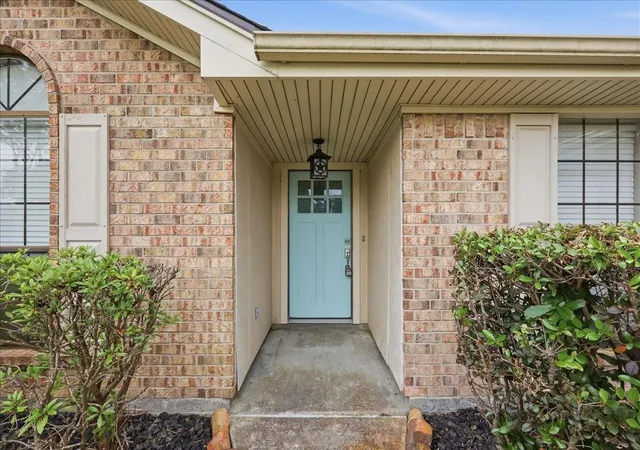 Homes for sale in Groves, TX | 2431 Postoak Ln, Groves, TX 77619 | MLS# 80750042