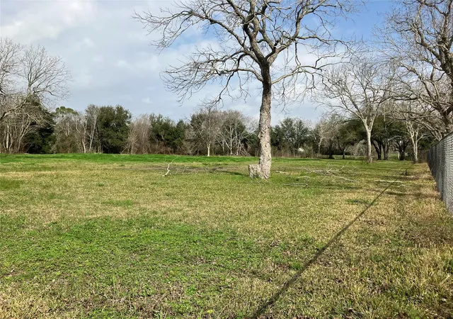 13th image of 5719 Hwy 6, Hitchcock, TX 77563 | MLS# 93045940
