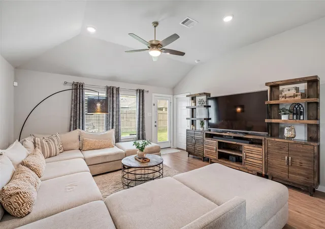 Homes for sale in La Marque, TX | 26175 Ethereal Rd, La Marque, TX 77568 | MLS# 28565777