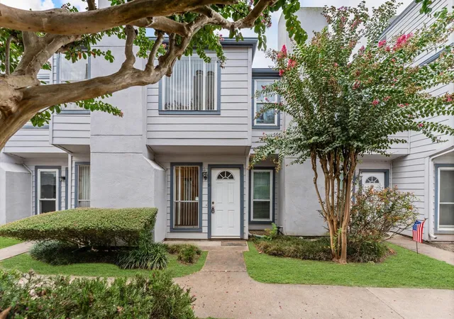 Townhouse for sale at 5917 Fairdale Ln #6, Houston, TX 77057 | MLS# 3350735
