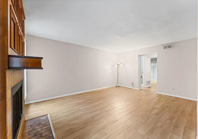 Photo 3 of Townhouse for sale at 5917 Fairdale Ln #6, Houston, TX 77057 | MLS# 3350735 | Listing updated on 2026-08-28