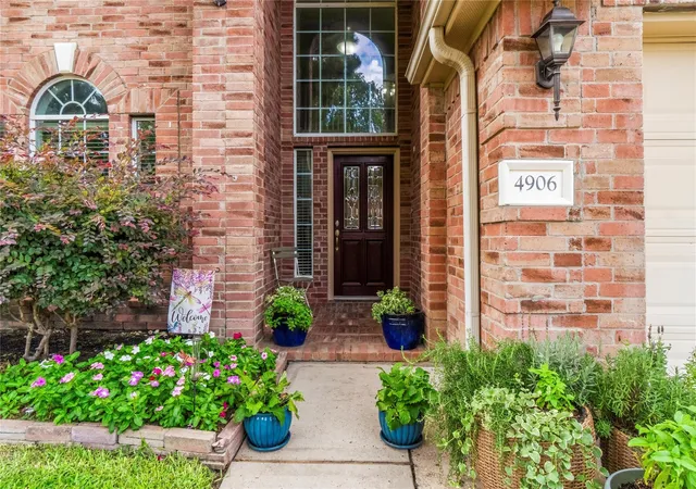 2nd image of 4906 Canterbury Wy, Houston, TX 77069 | MLS# 15258462