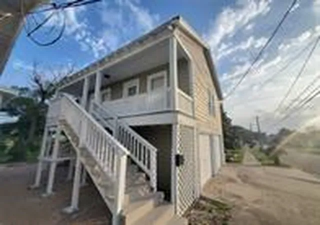 Photo 2 of Single family home for sale at 801 University Blvd, Galveston, TX 77550 | MLS# 8379272 | Listing updated on 2026-09-20
