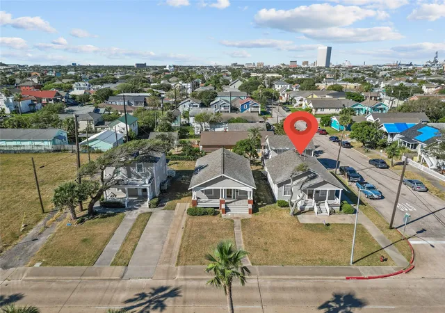 Photo 3 of Single family home for sale at 801 University Blvd, Galveston, TX 77550 | MLS# 8379272 | Listing updated on 2026-09-20