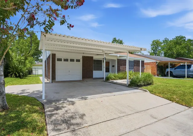 3rd image of 4018 Darlinghurst Dr, Houston, TX 77045 | MLS# 38935284
