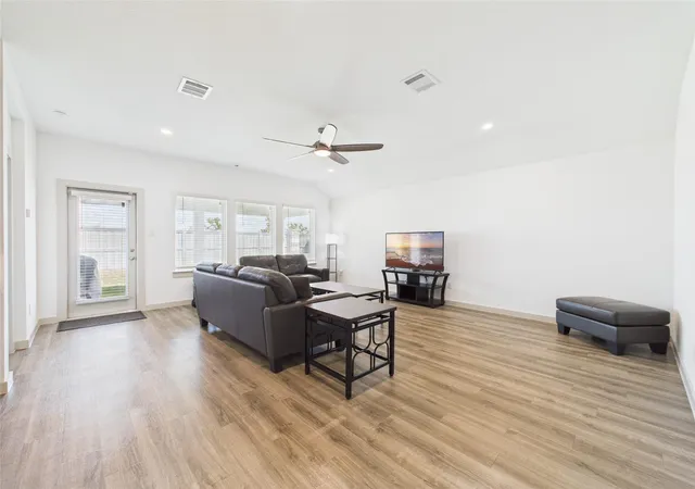 Photo 3 of Sale Pending at 1127 Curly Angora Ct, Rosharon, TX 77583 | MLS# 36786204 | Listing updated on 2026-09-12