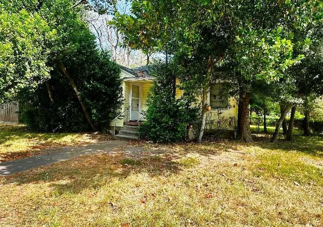 Photo 3 of Single family home for sale at 706 E Defee Ave, Baytown, TX 77520 | MLS# 2256673 | Listing updated on 2026-09-04