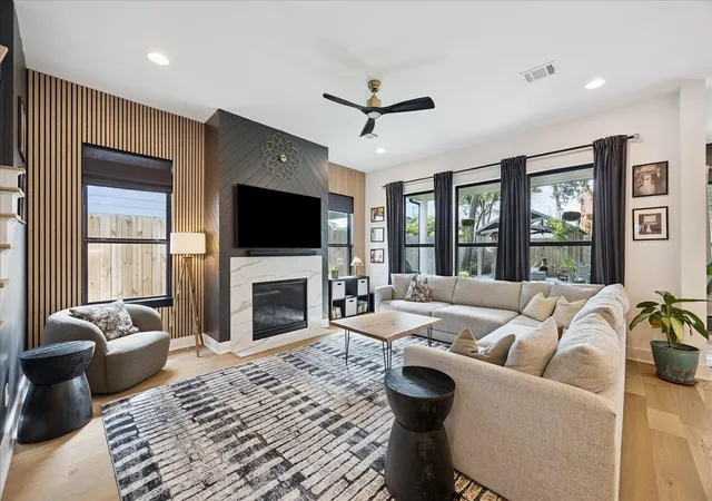 3rd image of 1313 Thornton Rd, Houston, TX 77018 | MLS# 24324387