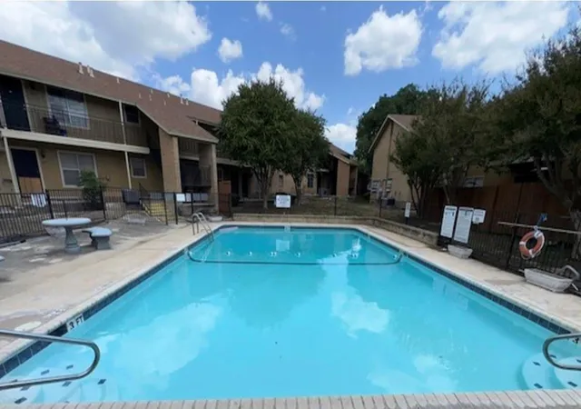 Homes for sale in San Antonio, TX | 923 Vance Jackson Road, San Antonio, TX 78201 | Houzeo