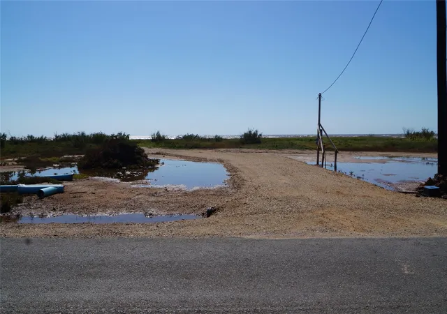 5th image of 2424 Canal Dr, Bay City, TX 77414 | MLS# 26480360