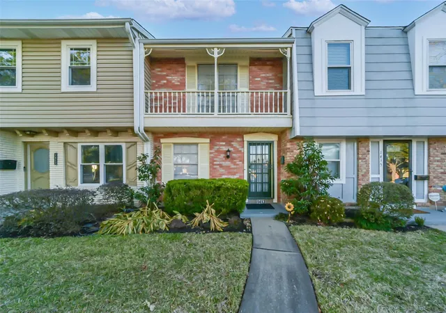 Townhouse for sale at 1413 Ramada Dr #1413, Houston, TX 77062 | MLS# 90299738