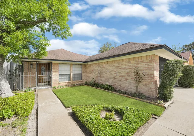 3rd image of 9208 Carousel Ln, Houston, TX 77080 | MLS# 33668277