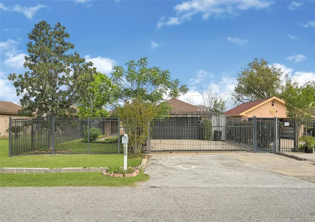 4th image of 9208 Carousel Ln, Houston, TX 77080 | MLS# 33668277
