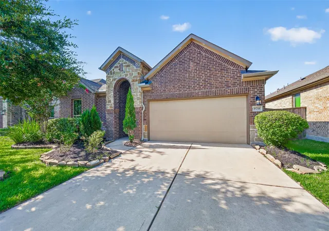 Photo 1 of Sale Pending at 9718 Justin Ridge Ln, Humble, TX 77396 | MLS# 62858576 | Listing updated on 2026-08-28