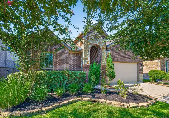 Photo 3 of Sale Pending at 9718 Justin Ridge Ln, Humble, TX 77396 | MLS# 62858576 | Listing updated on 2026-08-28