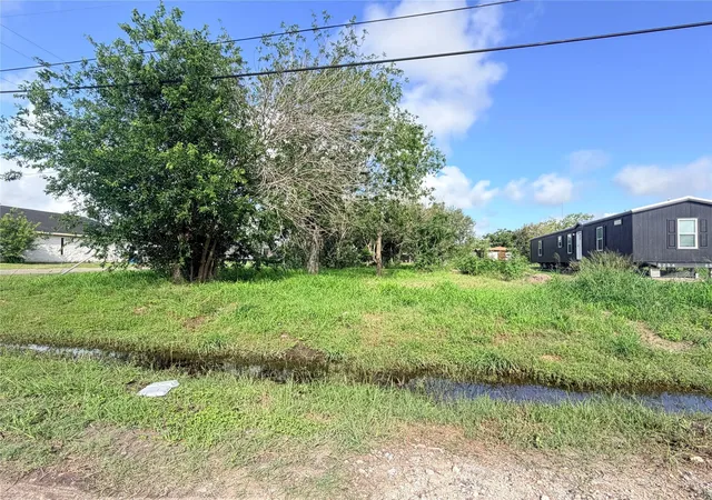1st image of 107 Shaw St, Refugio, TX 78377 | MLS# 65285843