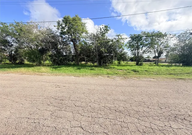 3rd image of 107 Shaw St, Refugio, TX 78377 | MLS# 65285843