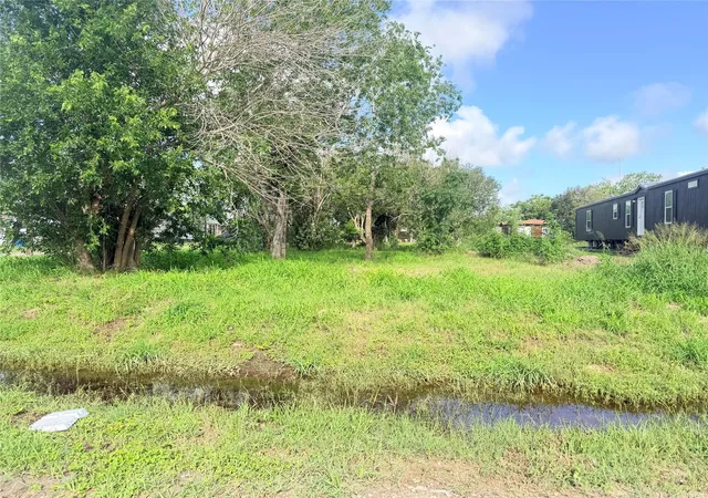 6th image of 107 Shaw St, Refugio, TX 78377 | MLS# 65285843