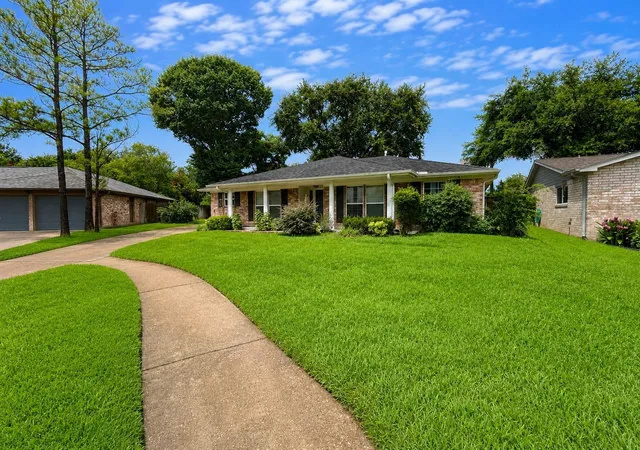 Photo 2 of Sale Pending at 16122 Alta Mesa Dr, Houston, TX 77083 | MLS# 82034241 | Listing updated on 2026-07-28