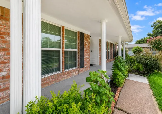 Photo 3 of Sale Pending at 16122 Alta Mesa Dr, Houston, TX 77083 | MLS# 82034241 | Listing updated on 2026-07-28