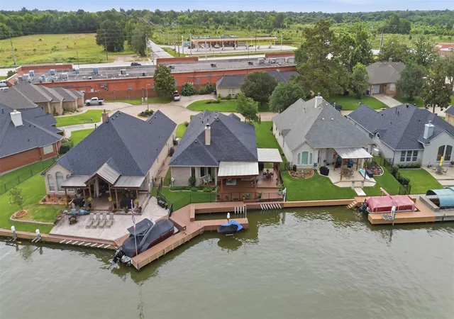 3rd image of 13681 Lakeside Pl Dr, Willis, TX 77318 | MLS# 3991140