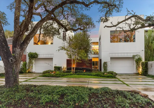 Photo 1 of Sale Pending at 2169 University Blvd, Houston, TX 77030 | MLS# 24563962 | Listing updated on 2026-09-10