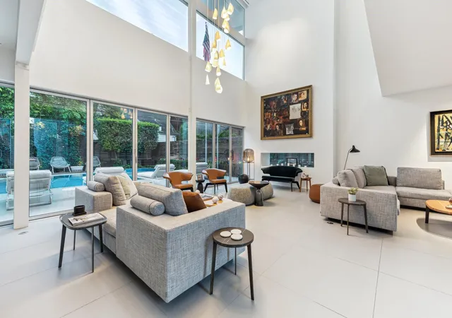 Photo 4 of Sale Pending at 2169 University Blvd, Houston, TX 77030 | MLS# 24563962 | Listing updated on 2026-09-10