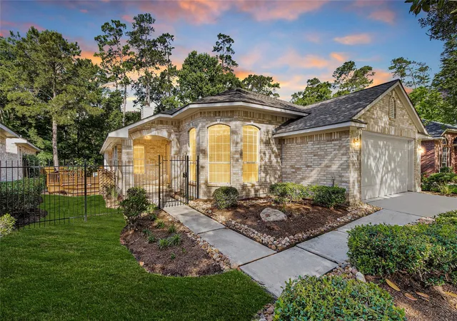 Homes for sale in The Woodlands, TX | 10 W Foxbriar Forest Cir, The Woodlands, TX 77382 | MLS# 78965421