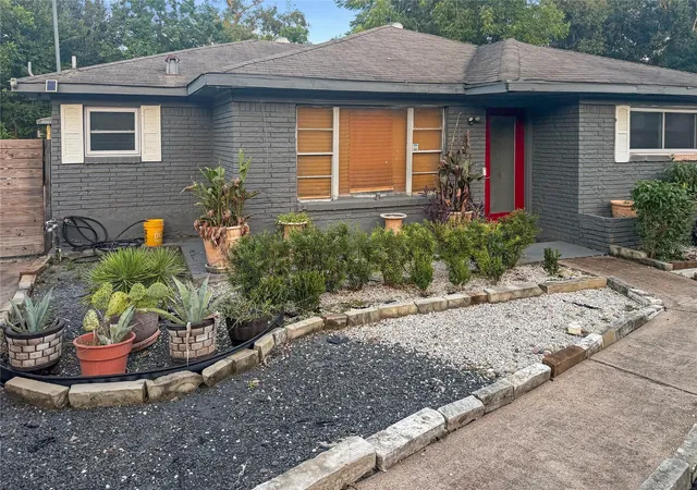 1st image of 6811 Saint Augustine St, Houston, TX 77021 | MLS# 3974898