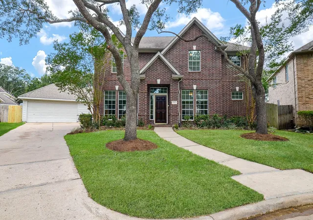 Photo 2 of Single family home for sale at 206 Wild Oak Run, Houston, TX 77094 | MLS# 52169964 | Listing updated on 2026-09-11