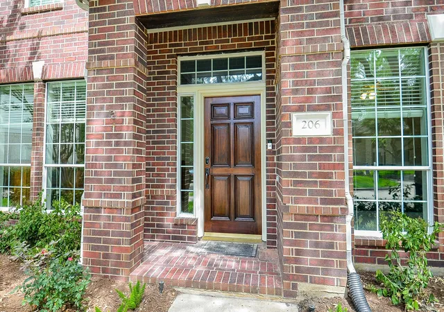 Photo 3 of Single family home for sale at 206 Wild Oak Run, Houston, TX 77094 | MLS# 52169964 | Listing updated on 2026-09-11