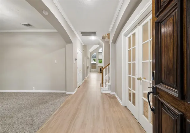 Photo 3 of Single family home for sale at 206 Wild Oak Run, Houston, TX 77094 | MLS# 52169964 | Listing updated on 2026-09-11