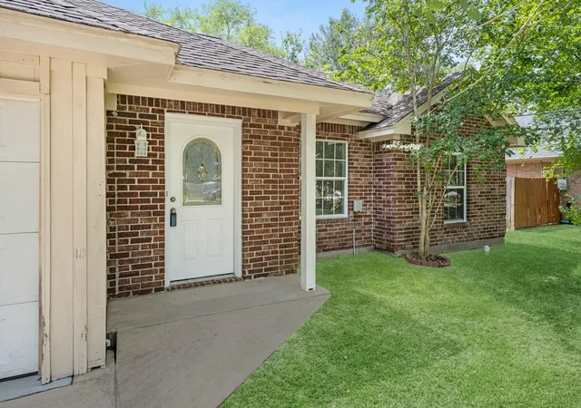 Photo 3 of Single family home for sale at 1002 Shell Ave, Cleveland, TX 77327 | MLS# 8804154 | Listing updated on 2026-09-18