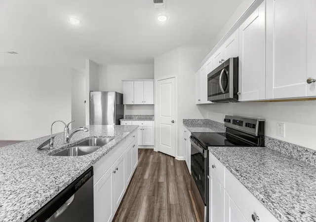 Photo 3 of Sale Pending at 3118 Tanzanite Chase Dr, Angleton, TX 77515 | MLS# 70282080 | Listing updated on 2026-09-18