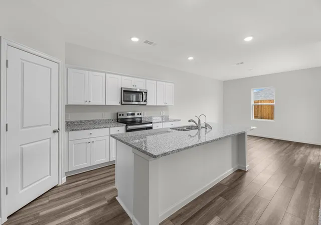 Photo 4 of Sale Pending at 3118 Tanzanite Chase Dr, Angleton, TX 77515 | MLS# 70282080 | Listing updated on 2026-09-18