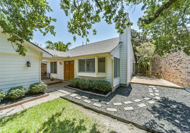 Photo 3 of Sale Pending at 1710 Linfield Way, Houston, TX 77058 | MLS# 21256171 | Listing updated on 2026-08-31