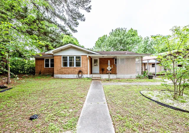 Listing Photo 2 - Condo for sale in building located at 1207 21st St, Huntsville, TX 77340 - Unit #