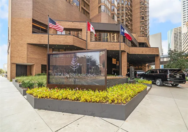 3rd image of 1111 Caroline St, Houston, TX 77010